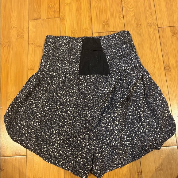 Women’s free people movement The way home shorts - Picture 2 of 4